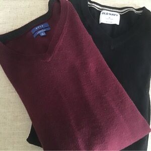 2 Men’s Medium Sweaters Black & Maroon
